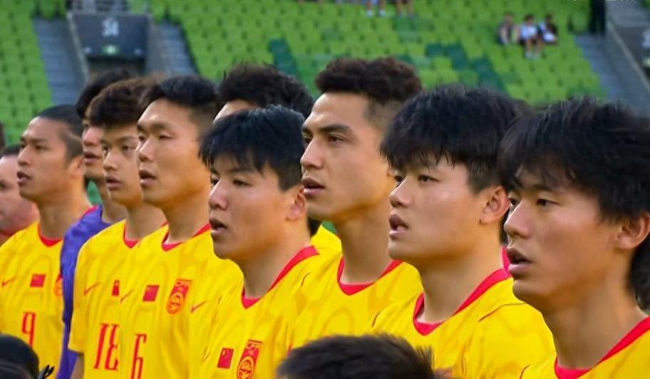 国足0-2连夜洗牌！邵佳一承认翻车，3国脚基本出局，11人框架已定